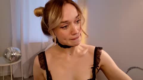 Snapshot of fancyamelia chatting on 10/09/25, 12:36 fancyamelia online show from 10/09/25, 12:36