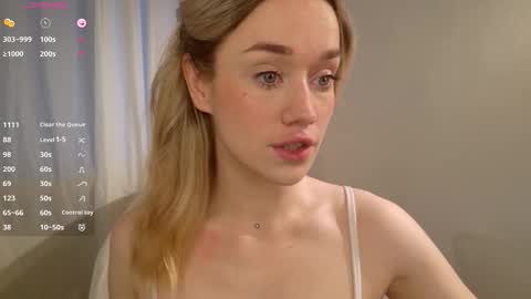 Snapshot of fancyamelia chatting on 10/25/25, 01:07 fancyamelia online show from 10/25/25, 01:07