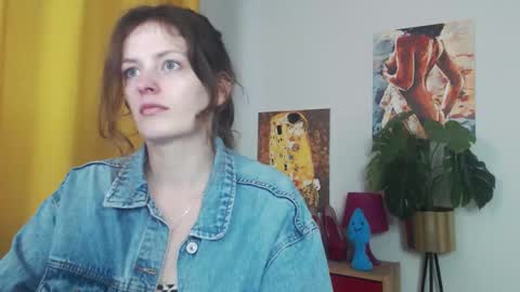 Nadine online show from 09/10/25, 04:34