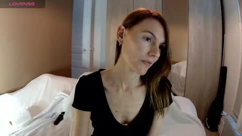 Snapshot of fanny_posy chatting on 06/29/26, 11:43 Fanny online show from 06/29/26, 11:43