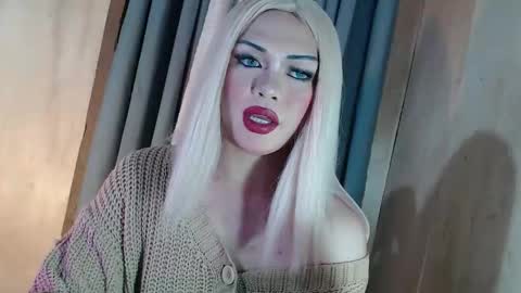 DANIELLA - DONT FORGET TO GIVE ME A THUMBSU UP online show from 04/15/26, 11:17