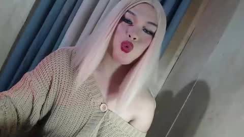DANIELLA - DONT FORGET TO GIVE ME A THUMBSU UP online show from 05/25/26, 04:07
