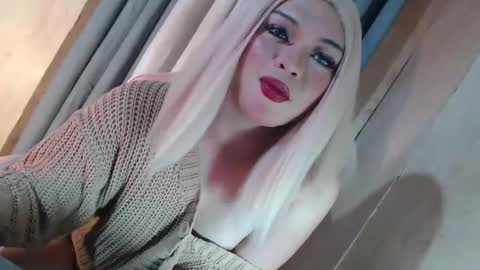 DANIELLA - DONT FORGET TO GIVE ME A THUMBSU UP online show from 05/25/26, 11:55