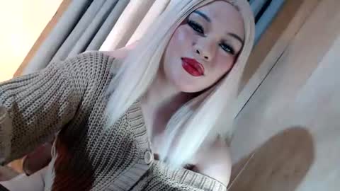 Snapshot of fantasticcock69_daniella chatting on 06/20/26, 05:27 DANIELLA - DONT FORGET TO GIVE ME A THUMBSU UP online show from 06/20/26, 05:27