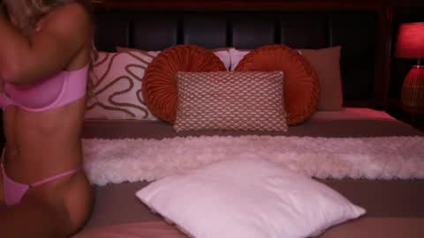 Carmina online show from 04/18/26, 11:16