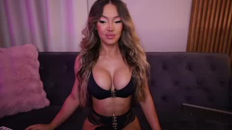 Snapshot of fantasystudiox chatting on 07/26/26, 11:11 Carmina online show from 07/26/26, 11:11