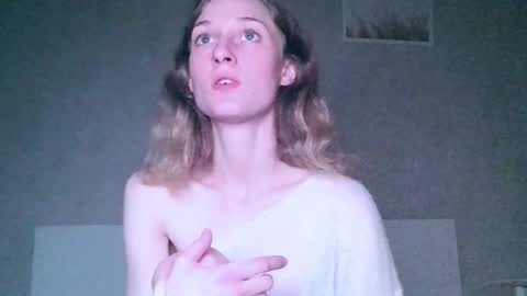 Kira online show from 09/16/25, 05:47