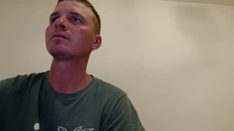 Snapshot of farafonoff chatting on 10/18/25, 05:35 farafonoff online show from 10/18/25, 05:35