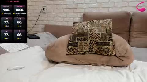 Snapshot of farah_vvv chatting on 02/27/25, 12:56 farah online show from 02/27/25, 12:56