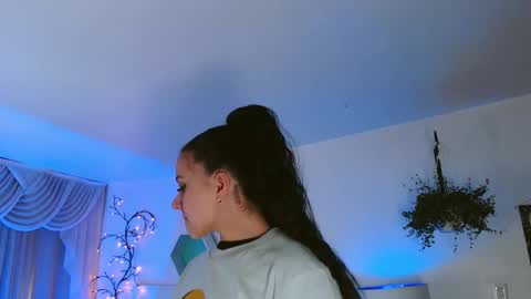 Snapshot of farahh_magdaly chatting on 02/21/26, 12:06 Farah online show from 02/21/26, 12:06