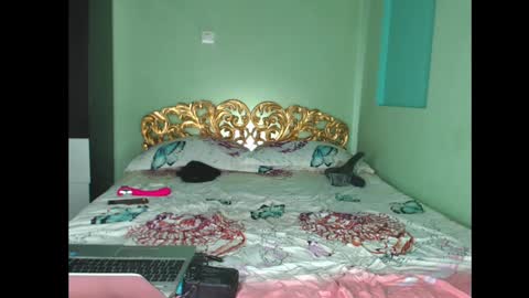 farfalina online show from 02/28/25, 05:26