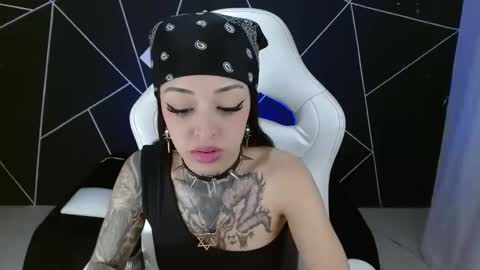 Snapshot of farichell chatting on 10/23/25, 09:24 fari online show from 10/23/25, 09:24