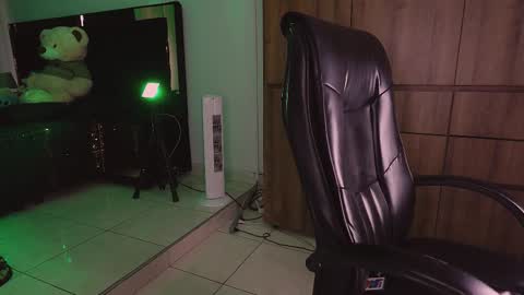 farid_jake_ online show from 10/22/25, 07:02