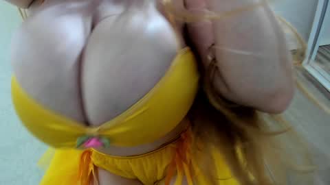 Snapshot of farradayy chatting on 11/21/25, 03:00 call me Farradayy online show from 11/21/25, 03:00