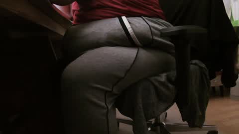 Snapshot of fat_bubble chatting on 01/04/25, 04:43 Fat Bernd online show from 01/04/25, 04:43