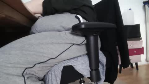 Snapshot of fat_bubble chatting on 02/16/25, 03:27 Fat Bernd online show from 02/16/25, 03:27