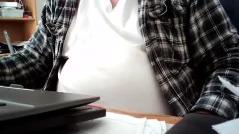 Snapshot of fatbellyitalian3 chatting on 11/18/25, 02:32 fatbellyitalian3 online show from 11/18/25, 02:32