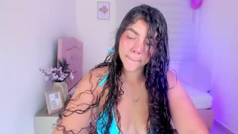 Snapshot of fatima_senghor chatting on 06/15/26, 08:44 Zoe online show from 06/15/26, 08:44
