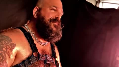 Snapshot of fatredneckpapa chatting on 12/15/25, 01:48 FAT PAPA online show from 12/15/25, 01:48