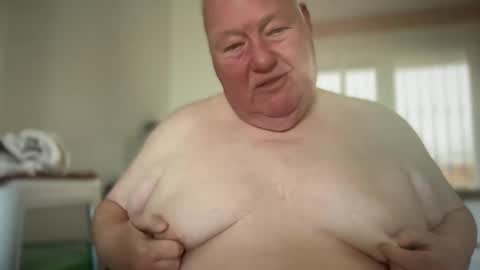 Snapshot of fatslutcutey chatting on 12/02/24, 01:13 fatslutcutey online show from 12/02/24, 01:13