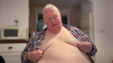 Snapshot of fatslutcutey chatting on 12/25/24, 08:17 fatslutcutey online show from 12/25/24, 08:17