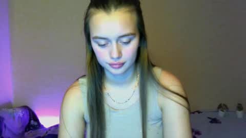 Snapshot of favorite_lovely_geneva chatting on 02/24/25, 01:53 Jasminefeelings online show from 02/24/25, 01:53