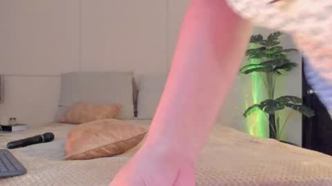 welcome to my world  online show from 09/25/25, 01:09