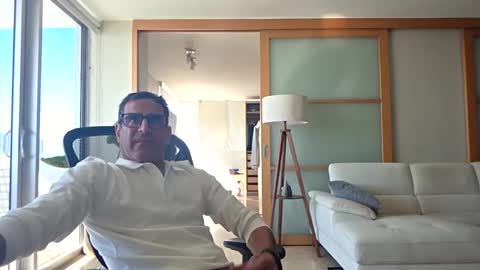 Snapshot of fdavoudi chatting on 10/31/25, 07:26 Miami Persian online show from 10/31/25, 07:26