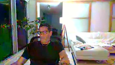 Snapshot of fdavoudi chatting on 02/12/26, 04:29 Miami Persian online show from 02/12/26, 04:29