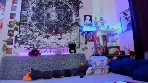 Snapshot of fearlessdiva_x chatting on 07/13/26, 02:47 Diva online show from 07/13/26, 02:47