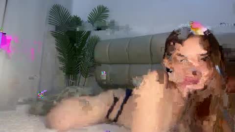 Snapshot of feb_sexy chatting on 06/16/26, 12:52 feby online show from 06/16/26, 12:52