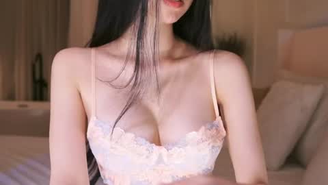 feel_me_00 online show from 03/29/26, 04:18