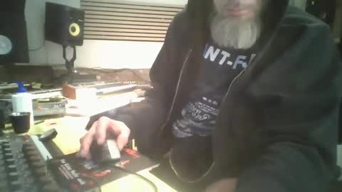 Snapshot of feelfemdom chatting on 03/01/25, 06:13 feelfemdom online show from 03/01/25, 06:13