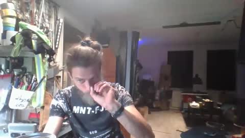 Snapshot of feelfemdom chatting on 10/05/25, 02:10 feelfemdom online show from 10/05/25, 02:10