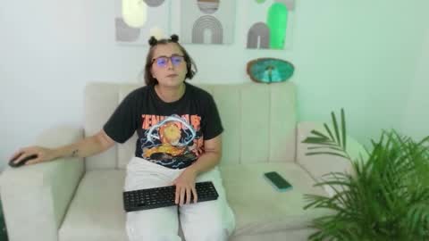 Feelena online show from 10/07/25, 09:56