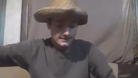 Snapshot of feelingverynaughty chatting on 12/20/24, 06:24 ask me online show from 12/20/24, 06:24