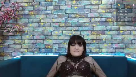 Snapshot of feelsgoodwoman chatting on 12/15/24, 01:13 Laura online show from 12/15/24, 01:13