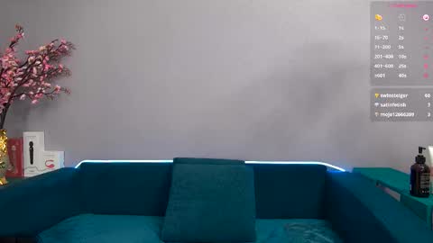 Snapshot of feelsgoodwoman chatting on 09/11/25, 07:47 Laura online show from 09/11/25, 07:47