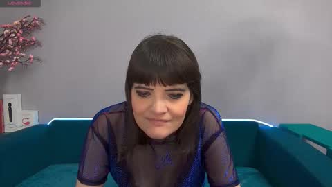 Snapshot of feelsgoodwoman chatting on 10/08/25, 02:53 Laura online show from 10/08/25, 02:53