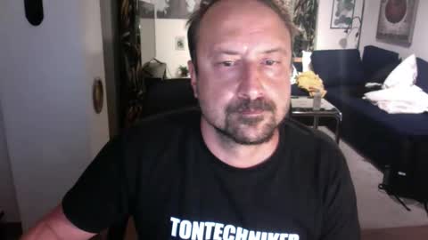 Snapshot of feetkissboy chatting on 09/27/25, 12:26 feetkissboy online show from 09/27/25, 12:26