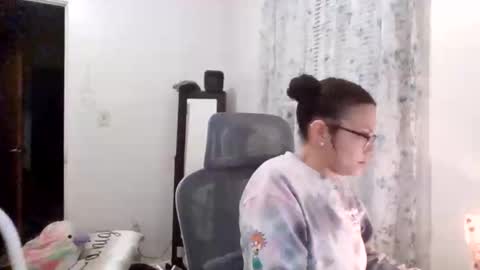 Snapshot of feetnymph chatting on 11/21/25, 03:05 Soley online show from 11/21/25, 03:05