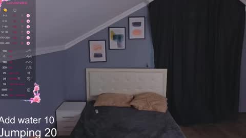 Milena online show from 11/21/25, 10:14