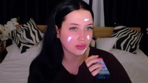 Felicia Herceg online show from 11/23/25, 06:08