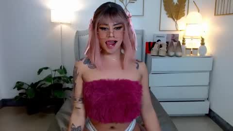 Snapshot of felicity_finley chatting on 12/22/24, 12:07 FELLY online show from 12/22/24, 12:07