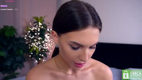 Snapshot of felissiany chatting on 03/03/25, 10:49 Hello im Nova online show from 03/03/25, 10:49