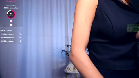 Snapshot of felissiany chatting on 10/04/25, 04:32 Hello im Nova online show from 10/04/25, 04:32