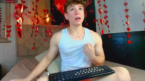 Snapshot of femboy_max chatting on 09/15/25, 12:38 Femboy Max online show from 09/15/25, 12:38