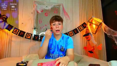 Snapshot of femboy_max chatting on 10/27/25, 12:31 Femboy Max online show from 10/27/25, 12:31