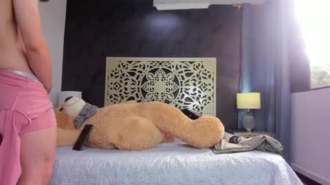 Snapshot of femboy_max chatting on 11/20/25, 12:05 Femboy Max online show from 11/20/25, 12:05