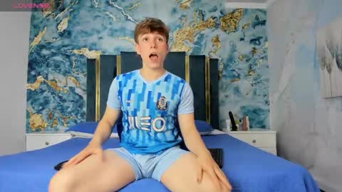 Snapshot of femboy_max chatting on 12/01/25, 12:21 Femboy Max online show from 12/01/25, 12:21